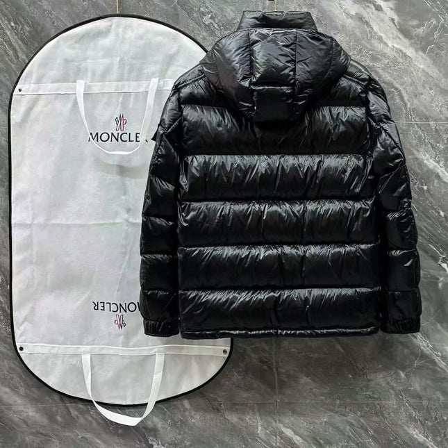 MONCLER PUFFER JACKET IN BLACK