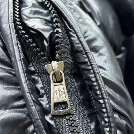 MONCLER PUFFER JACKET IN BLACK