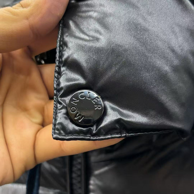 MONCLER PUFFER JACKET IN BLACK