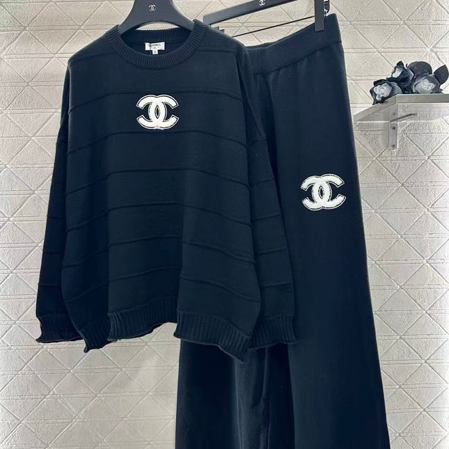 CC WHITE LOGO SET IN BLACK WOOL
