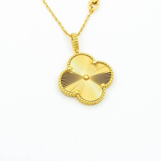 VINTAGE CLOVER PEDANT NECKLACE GOLD