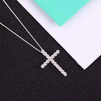 MOISSANITE STONE CROSS PENDANT NECKLACE SIMULATED DIAMOND CROSS CHOKER