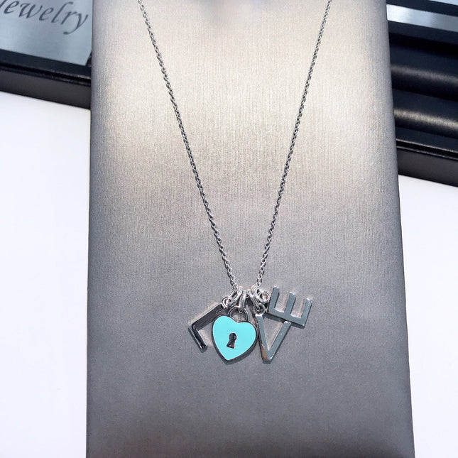 COLLAR LOVE PLATA NECKLACE