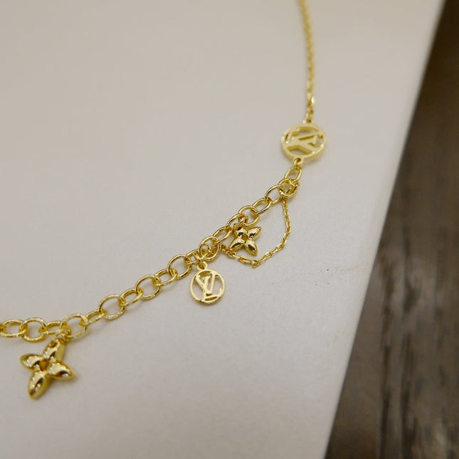 BLOOMING SUPPLE NECKLACE BRASS