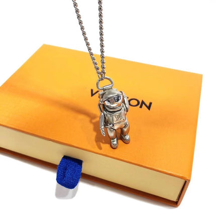 GALAXY ASTRONAUT NECKLACE