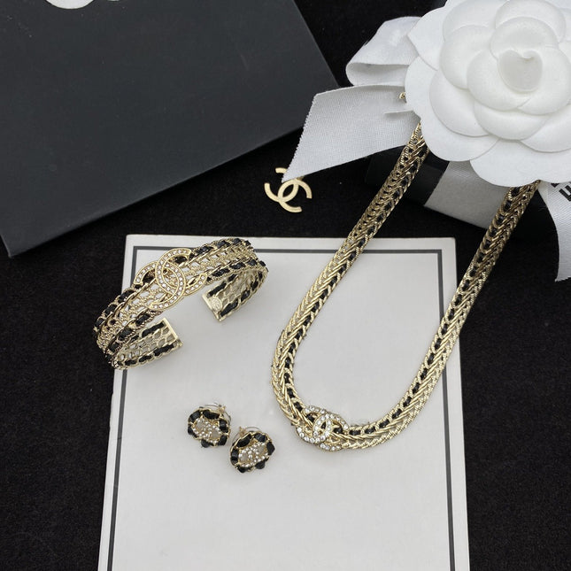 DOUBLE C BLACK STRING NECKLACE GOLD DIAMOND