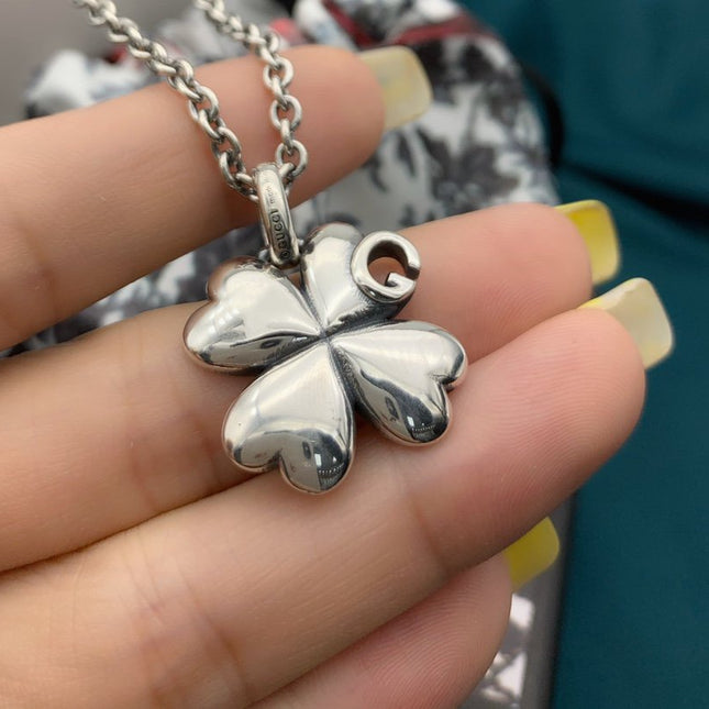 GG SILVER CLOVER NECKLACE