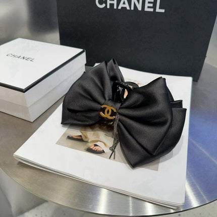 Collection image for: CHANEL HAIR ACCESSORIES
