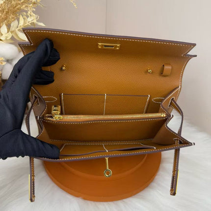 KELLY CLASSIQUE TO GO WALLET 20 IN BROWN CALFSKIN GOLD HARDWARE