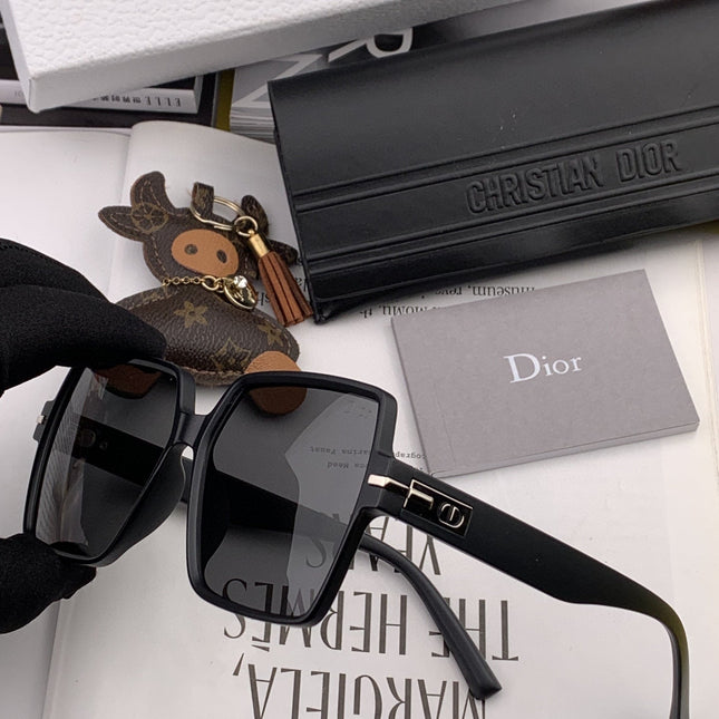 MONTAIGNE SQUARE SUNGLASS CD4780 IN ACETATE