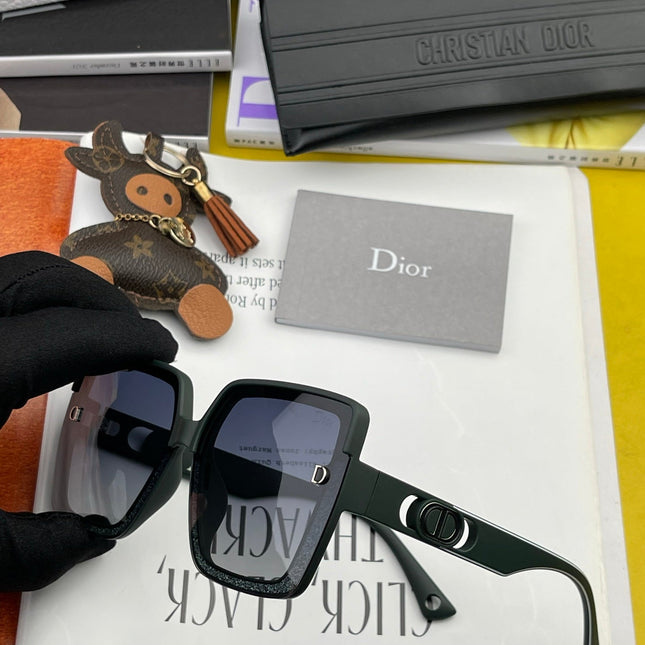 MONTAIGNE SQUARE SUNGLASS CD7129 IN ACETATE