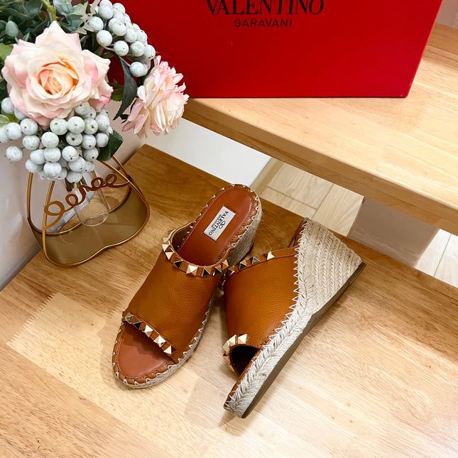 LACE-UP WEDGE SANDALS IN BRONZE BROWN CALFSKIN WITH STUDS