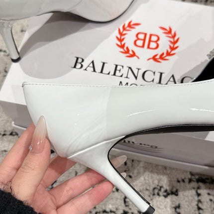 POINTED HIGH PUMPS IN WHITE PATENT CALFSKIN WITH CRYSTAL BUCKLE