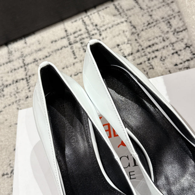 POINTED HIGH PUMPS IN WHITE PATENT CALFSKIN WITH CRYSTAL BUCKLE