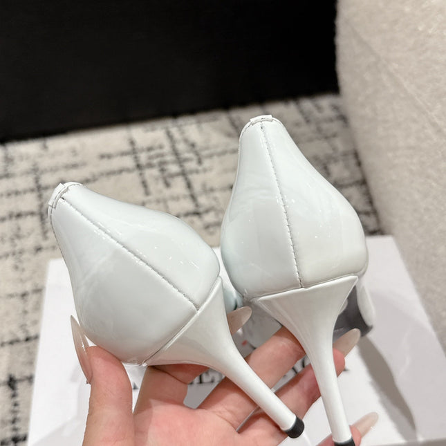 POINTED HIGH PUMPS IN WHITE PATENT CALFSKIN WITH CRYSTAL BUCKLE