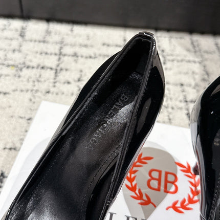 POINTED HIGH PUMPS IN BLACK PATENT CALFSKIN WITH CRYSTAL BUCKLE