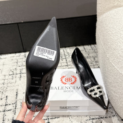 POINTED HIGH PUMPS IN BLACK PATENT CALFSKIN WITH CRYSTAL BUCKLE