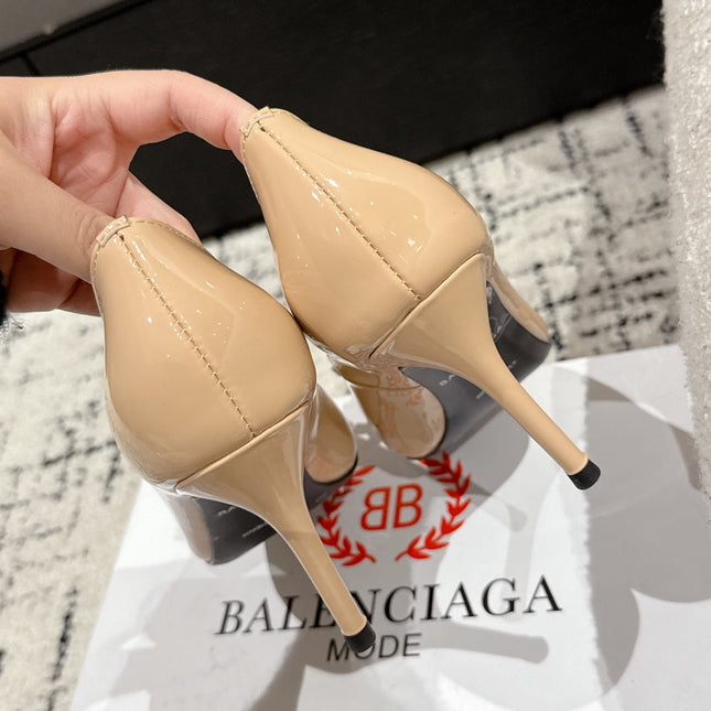 POINTED HIGH PUMPS IN LUXE BEIGE PATENT CALFSKIN WITH CRYSTAL BUCKLE