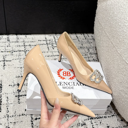 POINTED HIGH PUMPS IN LUXE BEIGE PATENT CALFSKIN WITH CRYSTAL BUCKLE