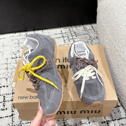 MM x NB SNEAKER IN GREY SUEDE