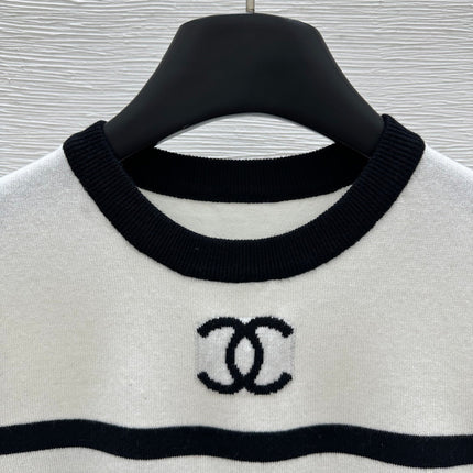 CHANEL SHORT-SLEEVE KNIT TOP STRIPED