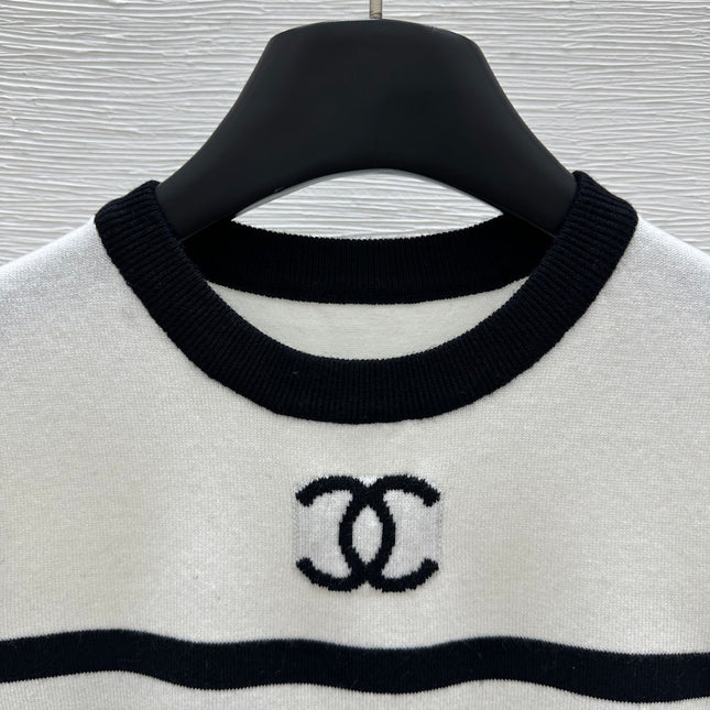 CHANEL SHORT-SLEEVE KNIT TOP STRIPED