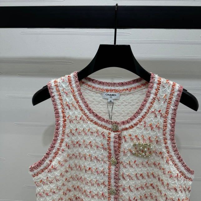 CHANEL 25S ROUND NECK KNITTED VEST WITH PEARL TAG 264029