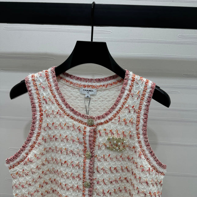 CHANEL 25S ROUND NECK KNITTED VEST WITH PEARL TAG 264029