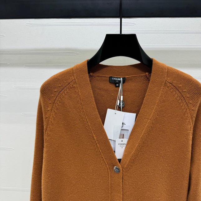 CHANEL HEAVY KNIT CARDIGAN WITH EMBELLISHED FLORAL DETAILS 274877