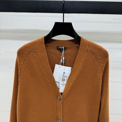 CHANEL HEAVY KNIT CARDIGAN WITH EMBELLISHED FLORAL DETAILS 274877