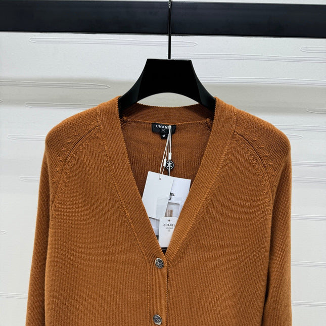 CHANEL HEAVY KNIT CARDIGAN WITH EMBELLISHED FLORAL DETAILS 274877