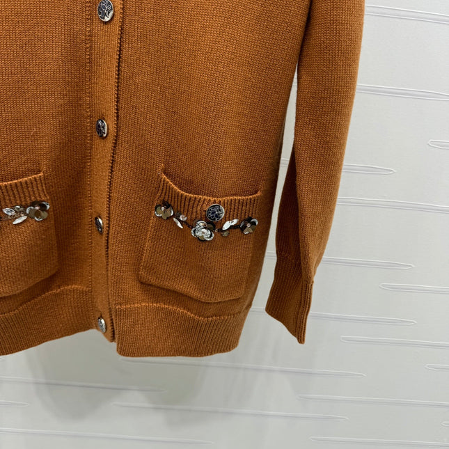 CHANEL HEAVY KNIT CARDIGAN WITH EMBELLISHED FLORAL DETAILS 274877