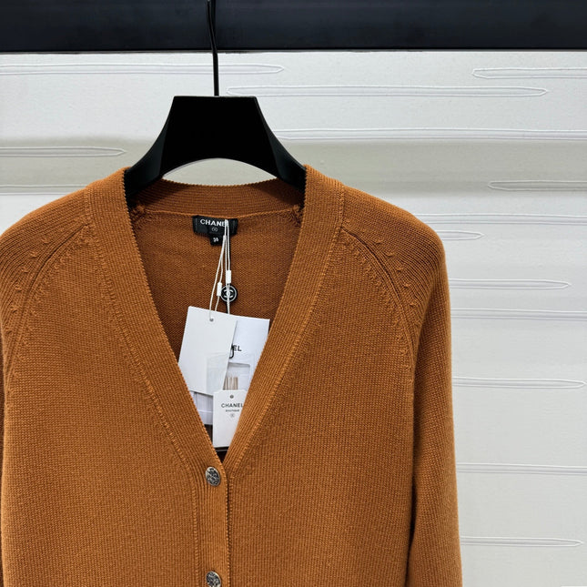 CHANEL HEAVY KNIT CARDIGAN WITH EMBELLISHED FLORAL DETAILS 274877