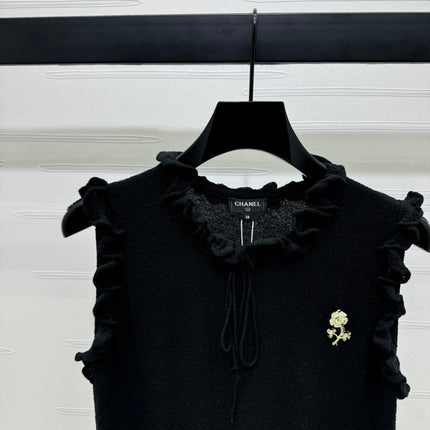 CHANEL SLEEVELESS TOP WITH RUFFLED COLLAR 274888