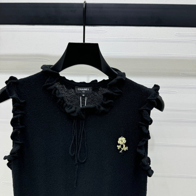 CHANEL SLEEVELESS TOP WITH RUFFLED COLLAR 274888