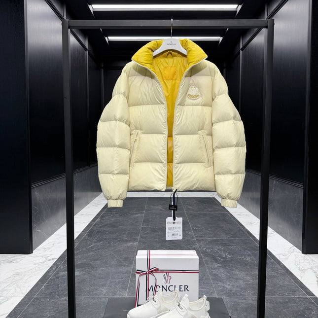 MONCLER 25S SHORT DOWN JACKET 215