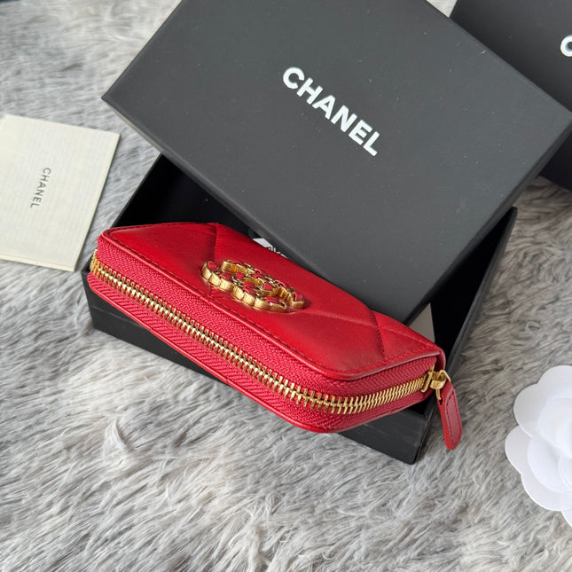 CC ZIPPED CARD HOLDER 11 IN RED LAMBSKIN GOLD-TONE METALLIC