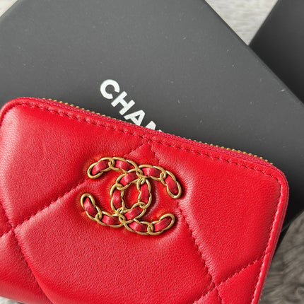 CC ZIPPED CARD HOLDER 11 IN RED LAMBSKIN GOLD-TONE METALLIC
