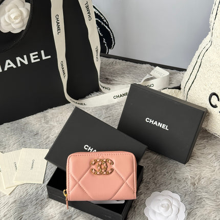 CC ZIPPED CARD HOLDER 11 IN BABY PINK LAMBSKIN GOLD-TONE METALLIC