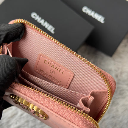 CC ZIPPED CARD HOLDER 11 IN BABY PINK LAMBSKIN GOLD-TONE METALLIC