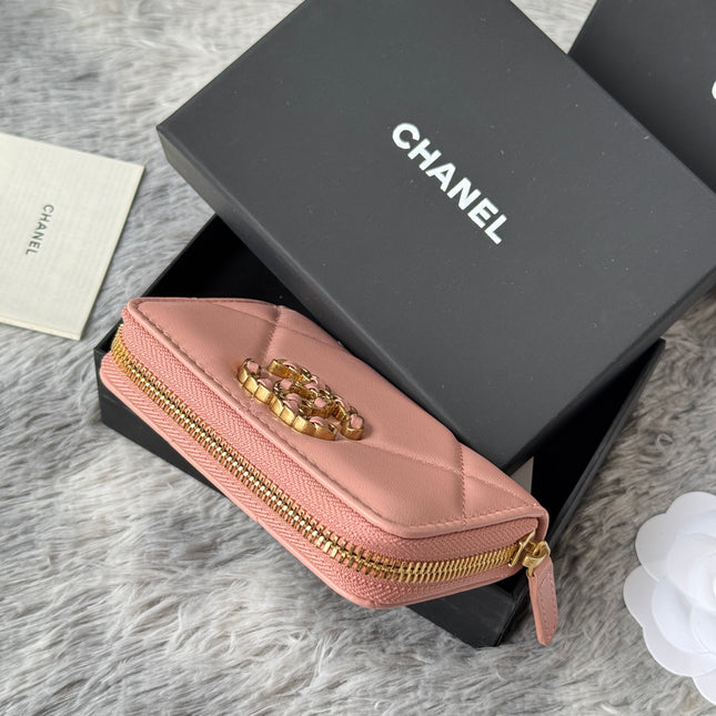 CC ZIPPED CARD HOLDER 11 IN BABY PINK LAMBSKIN GOLD-TONE METALLIC