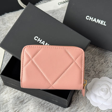 CC ZIPPED CARD HOLDER 11 IN BABY PINK LAMBSKIN GOLD-TONE METALLIC