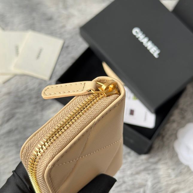 CC ZIPPED CARD HOLDER 11 IN BEIGE LAMBSKIN GOLD-TONE METALLIC