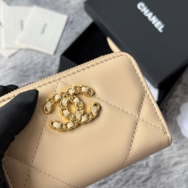 CC ZIPPED CARD HOLDER 11 IN BEIGE LAMBSKIN GOLD-TONE METALLIC