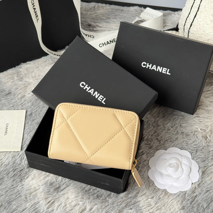 CC ZIPPED CARD HOLDER 11 IN BEIGE LAMBSKIN GOLD-TONE METALLIC