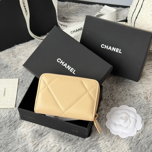 CC ZIPPED CARD HOLDER 11 IN BEIGE LAMBSKIN GOLD-TONE METALLIC