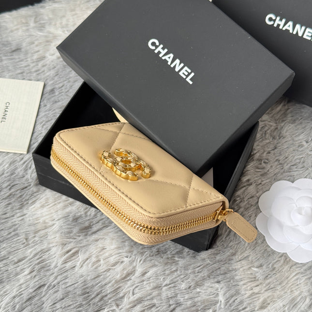 CC ZIPPED CARD HOLDER 11 IN BEIGE LAMBSKIN GOLD-TONE METALLIC