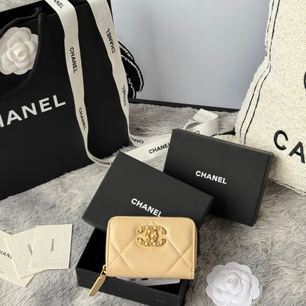 CC ZIPPED CARD HOLDER 11 IN BEIGE LAMBSKIN GOLD-TONE METALLIC