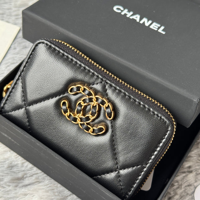 CC ZIPPED CARD HOLDER 11 IN BLACK LAMBSKIN GOLD-TONE METALLIC