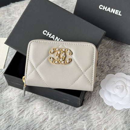 CC ZIPPED CARD HOLDER 11 IN GREY LAMBSKIN GOLD-TONE METALLIC